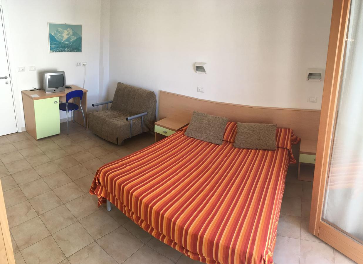 Claudia Residence Алба Адриатика Екстериор снимка