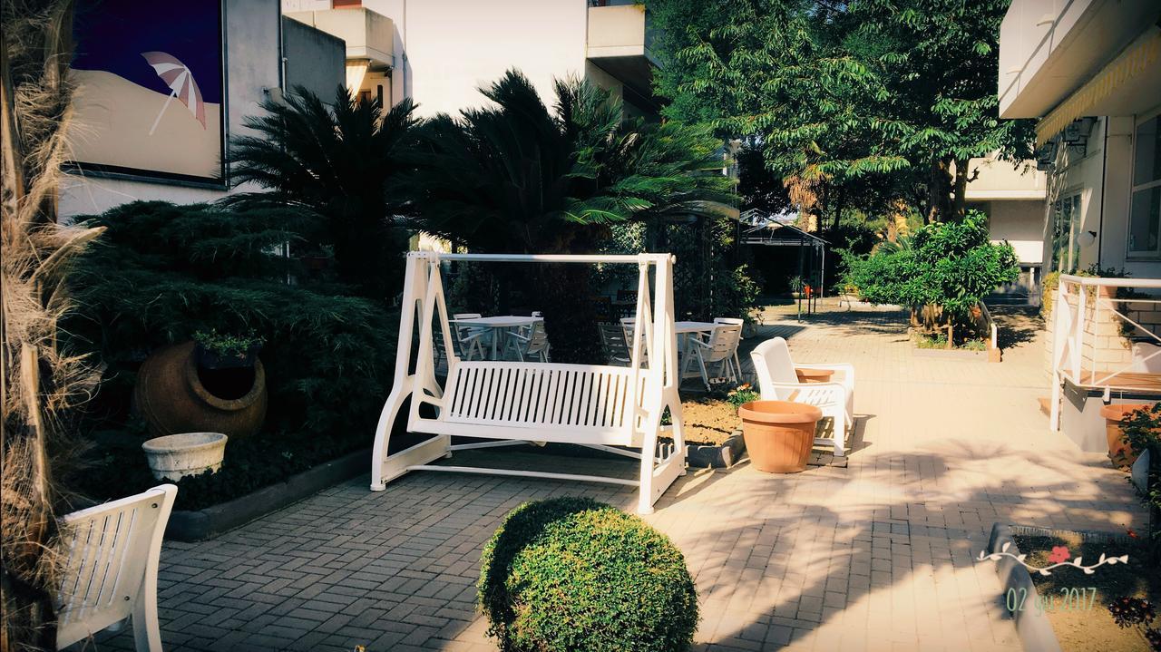 Claudia Residence Алба Адриатика Екстериор снимка